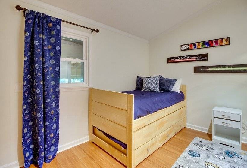 Bright Guyton Home W/ Private Yard & Hot Tub!