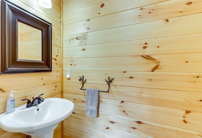 Cabin Near Blue Ridge W/ Fire Pit & Large Deck