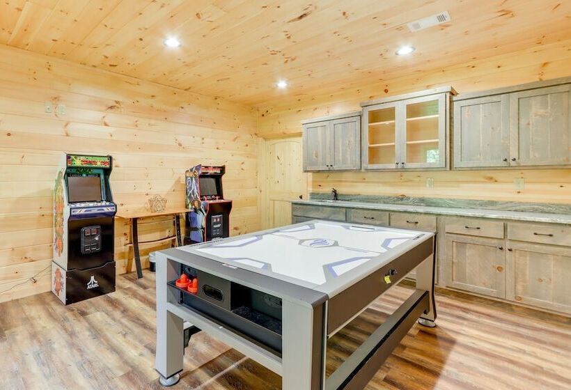 Cabin Near Blue Ridge W/ Fire Pit & Large Deck