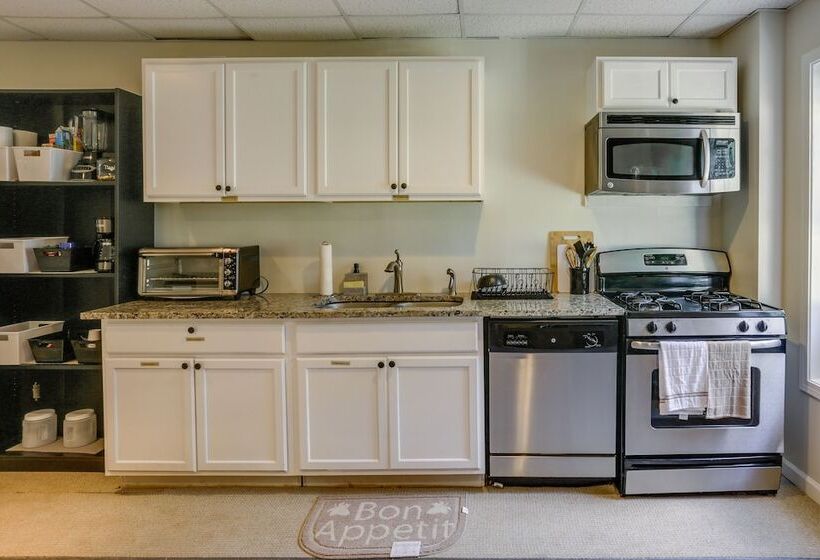 Canton Oasis: Private Deck & Relaxing Pool Area!