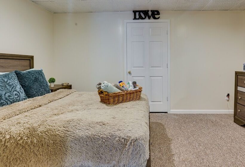 Canton Oasis: Private Deck & Relaxing Pool Area!