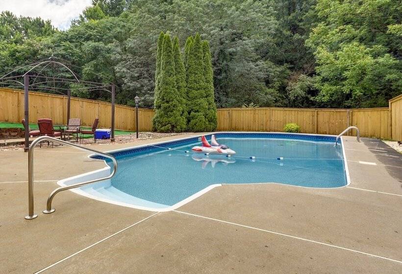 Canton Oasis: Private Deck & Relaxing Pool Area!
