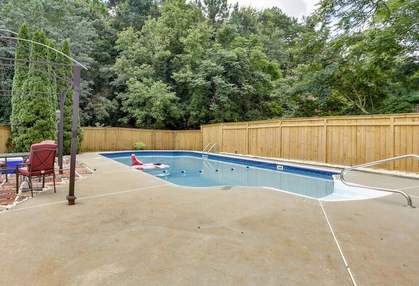 Canton Oasis: Private Deck & Relaxing Pool Area!