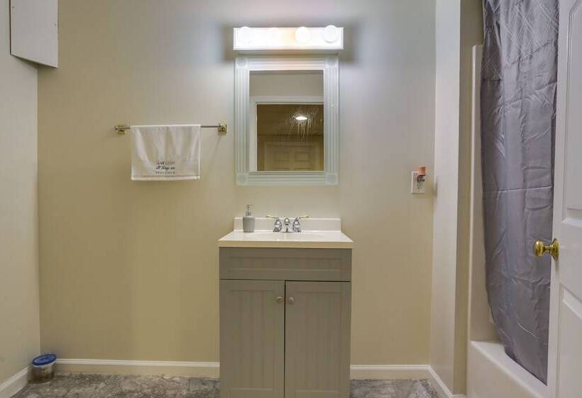 Canton Oasis: Private Deck & Relaxing Pool Area!