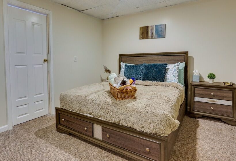 Canton Oasis: Private Deck & Relaxing Pool Area!