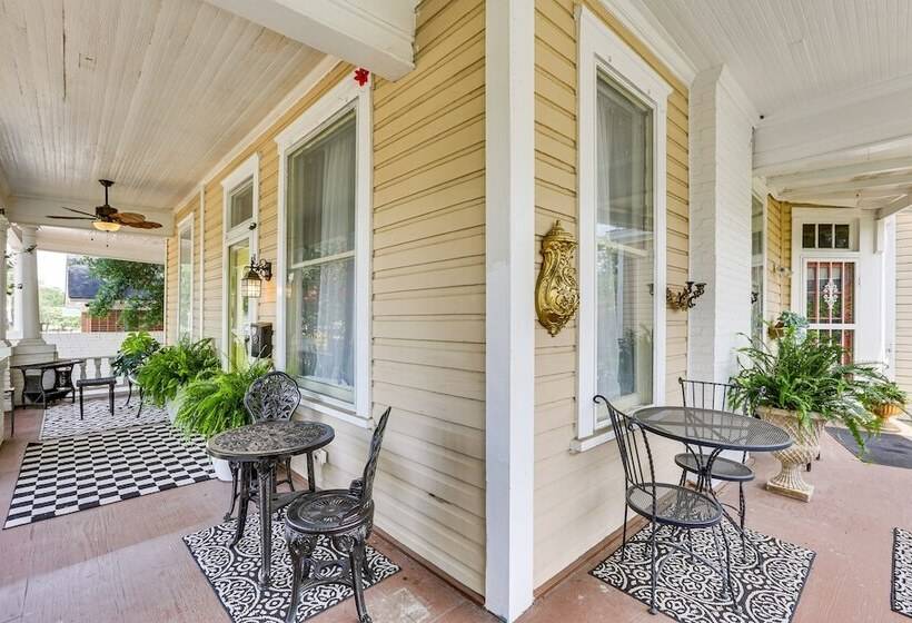 Central Albany Home With Covered Porch & Patio!