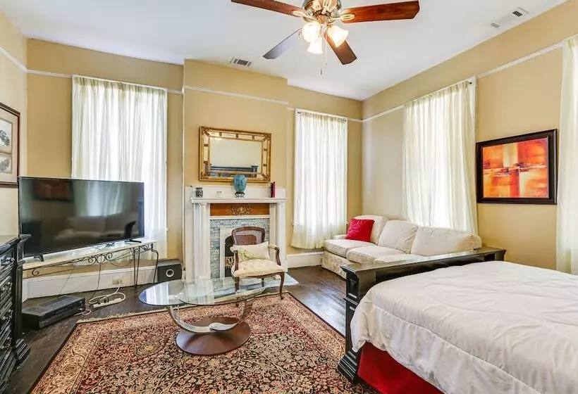 Central Albany Home With Covered Porch & Patio!