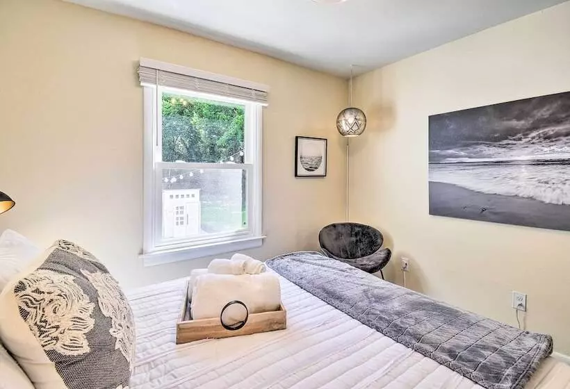 Charming Hampton Home W/ Yard: 2 Mi To Beach!