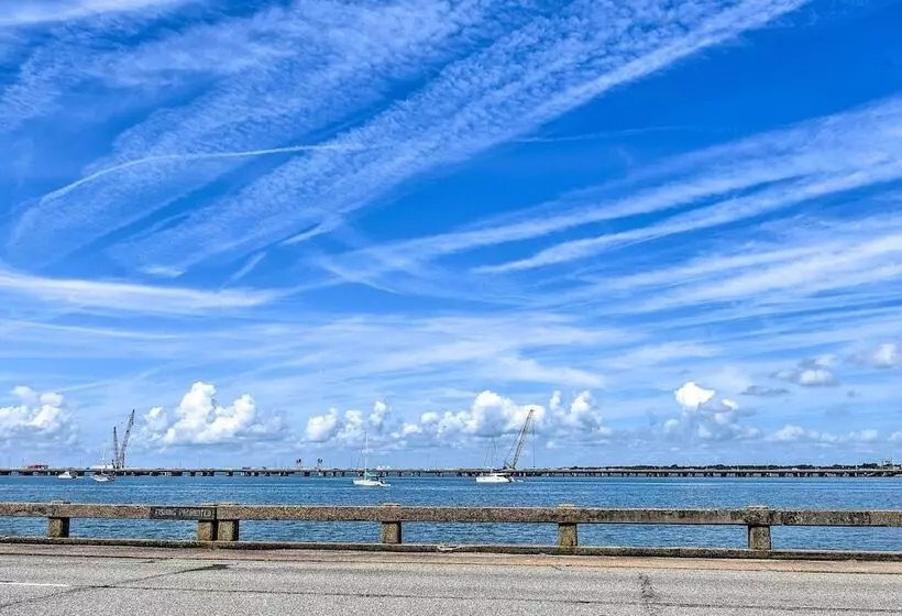 Charming Hampton Home W/ Yard: 2 Mi To Beach!