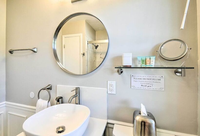 Charming Hampton Home W/ Yard: 2 Mi To Beach!