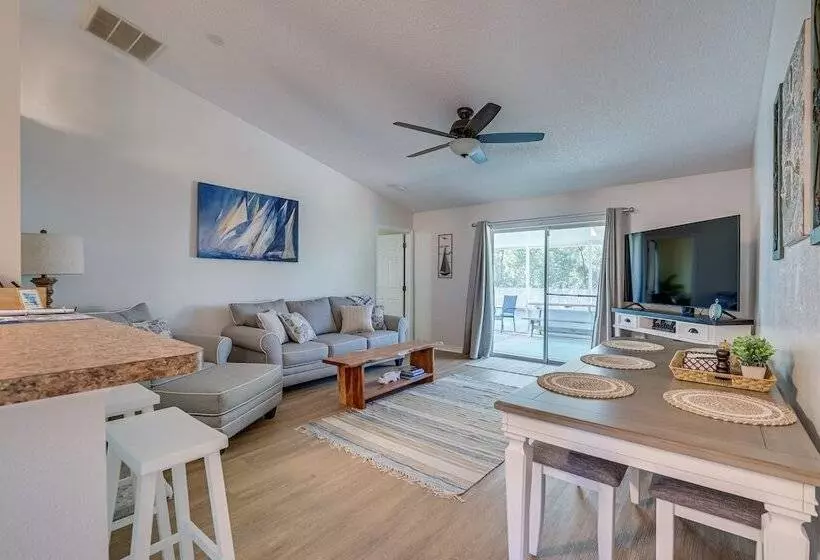 Citrus Springs Retreat W/ Grill & Screened Porch!