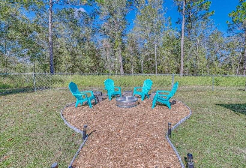 Citrus Springs Retreat W/ Grill & Screened Porch!