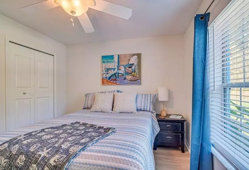 Citrus Springs Retreat W/ Grill & Screened Porch!