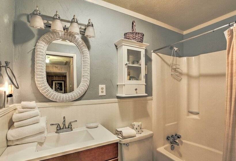 Cozy Caymus Cabin ~ 3 Miles To Callaway Gardens!