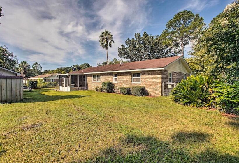 Cozy Waycross House W/ Yard & Screened Patio!