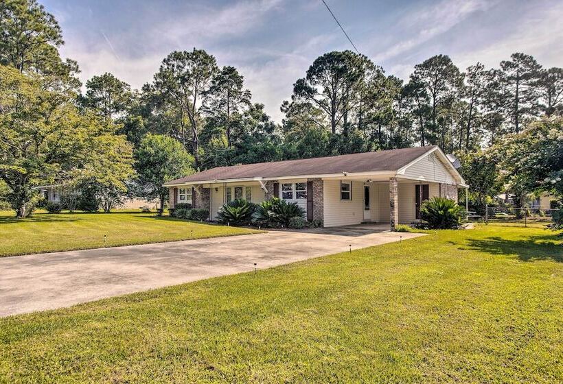 Cozy Waycross House W/ Yard & Screened Patio!