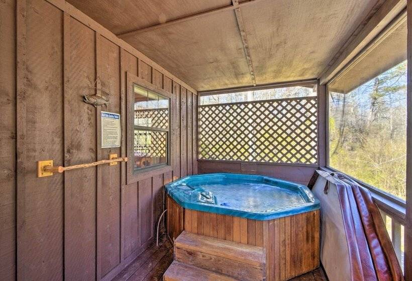 Creekside Cabin In The Blue Ridge Mountains!