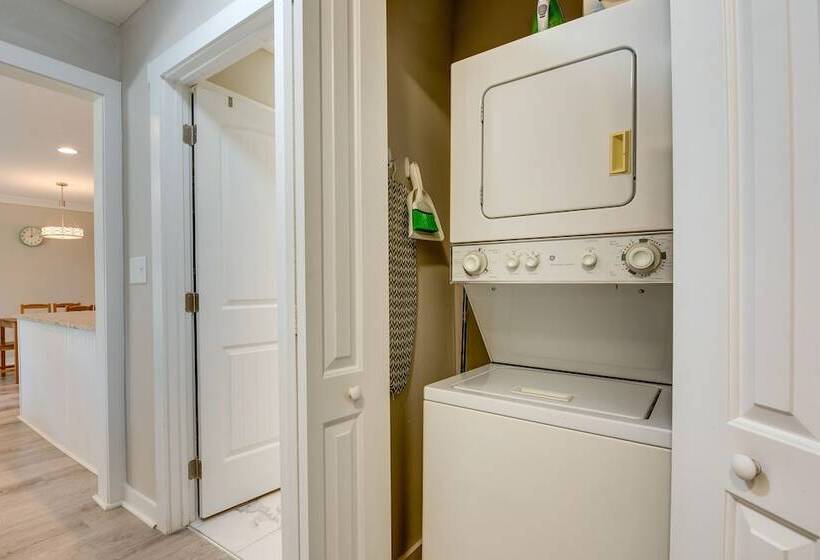 Decatur Home With Deck: 8 Mi To Downtown Atlanta!