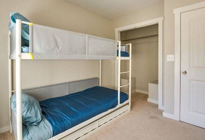 Decatur Home With Deck: 8 Mi To Downtown Atlanta!