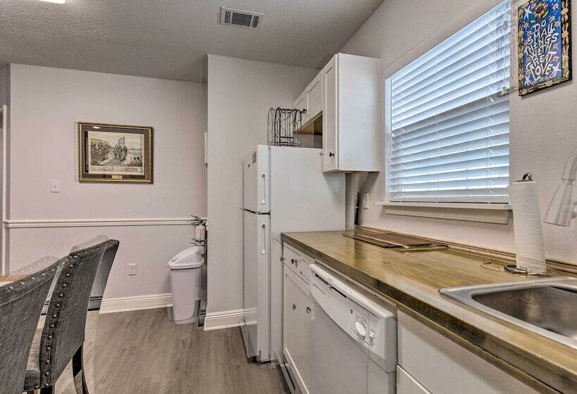 Downtown Ocean Springs Duplex W/ A/c 1 Mi To Beach