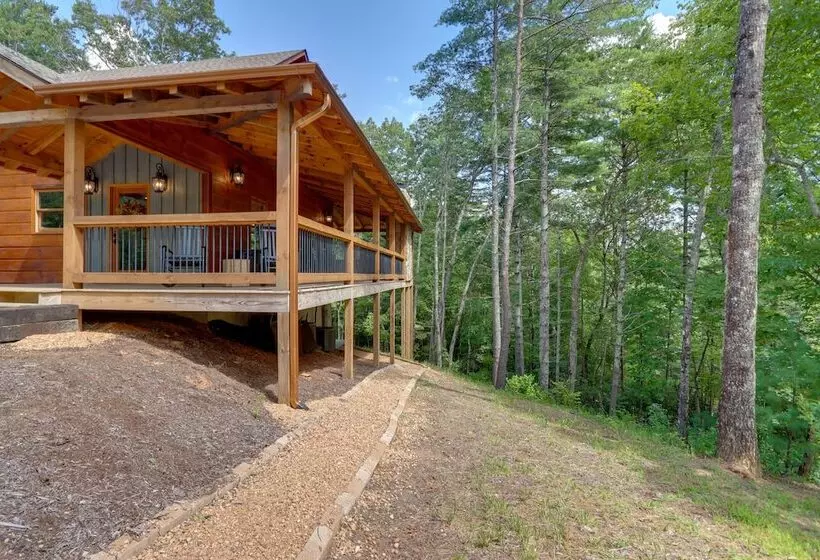 Epworth Family Cabin W/ Hot Tub & Game Room!