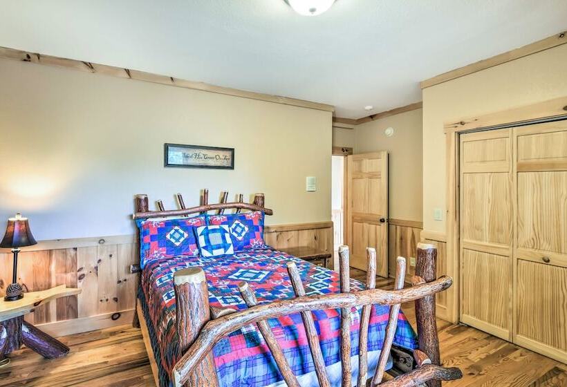 Expansive Sky Valley Lodge W/ Mountain Views!