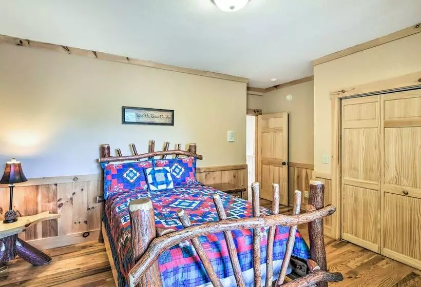 Expansive Sky Valley Lodge W/ Mountain Views!