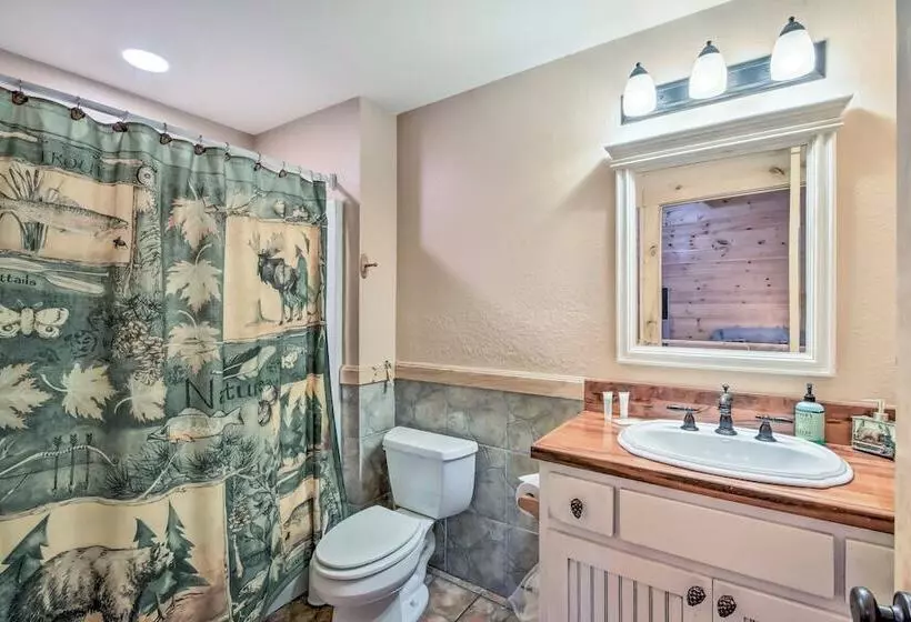 Expansive Sky Valley Lodge W/ Mountain Views!