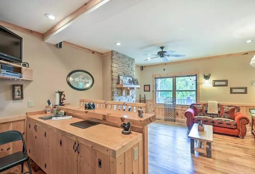 Expansive Sky Valley Lodge W/ Mountain Views!