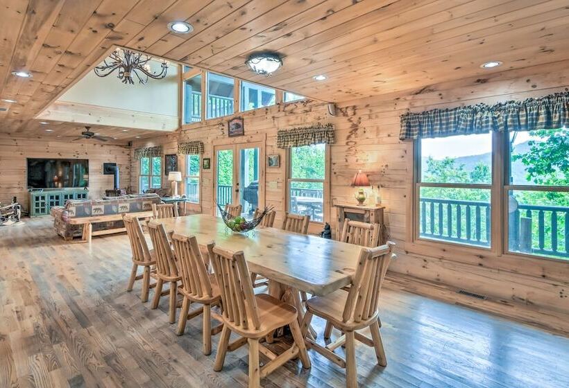 Expansive Sky Valley Lodge W/ Mountain Views!