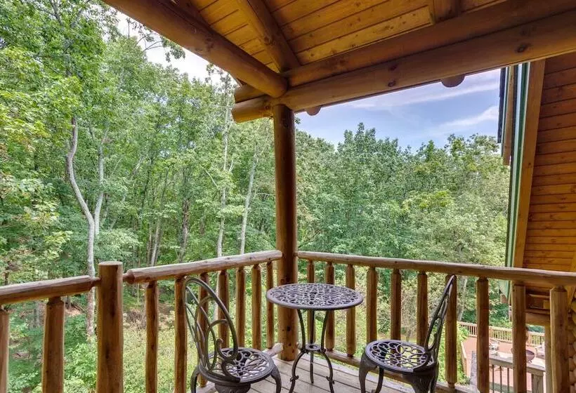 Family Getaway: Georgia Cabin W/ Outdoor Hot Tub