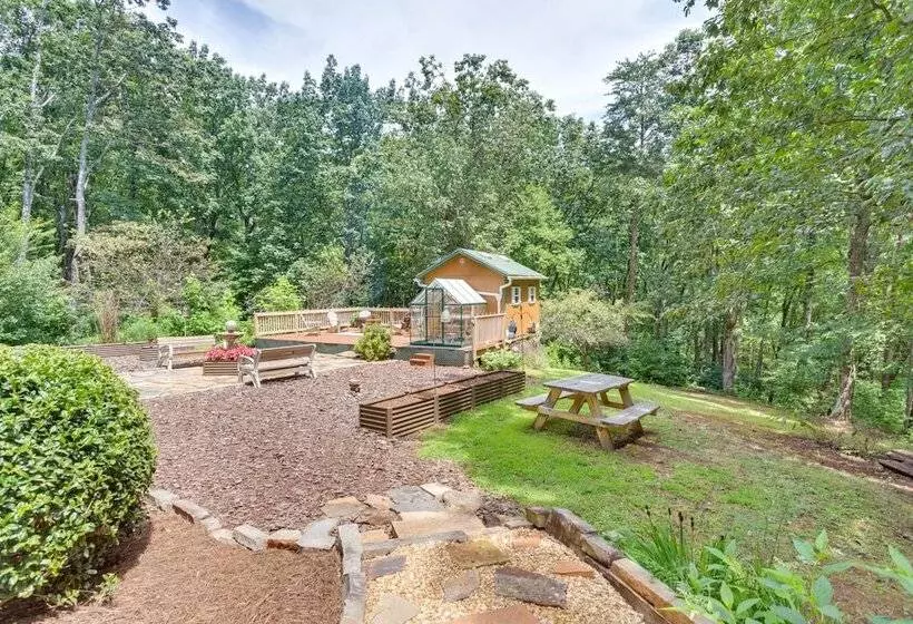 Family Getaway: Georgia Cabin W/ Outdoor Hot Tub