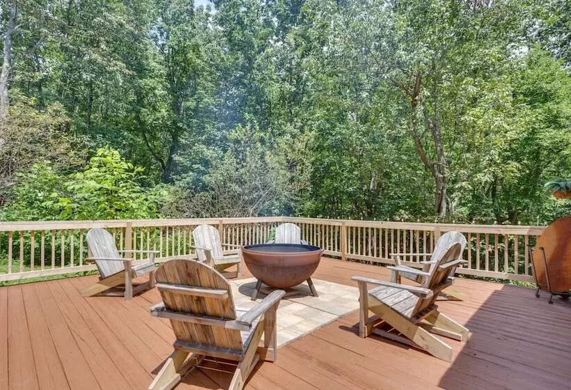 Family Getaway: Georgia Cabin W/ Outdoor Hot Tub