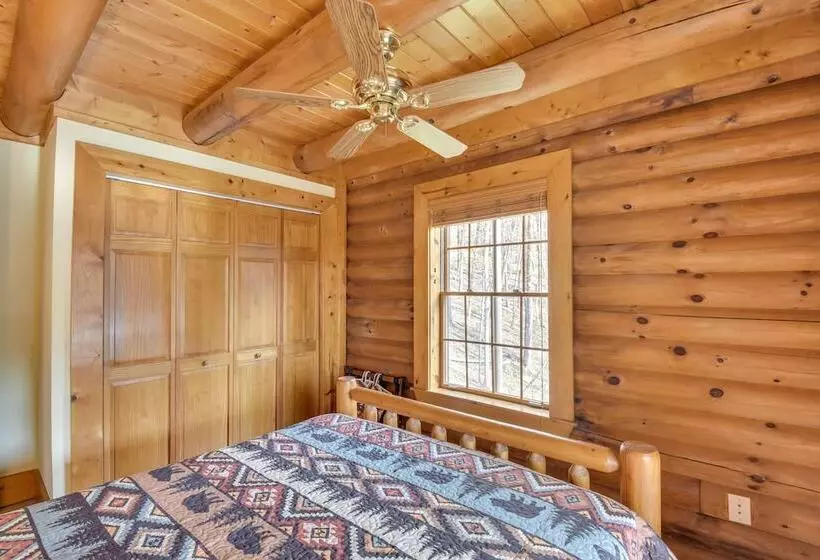 Family Getaway: Georgia Cabin W/ Outdoor Hot Tub