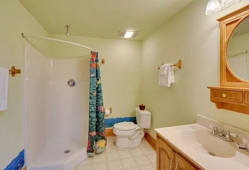 Family Getaway: Georgia Cabin W/ Outdoor Hot Tub