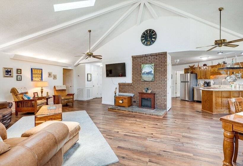 Guntersville Hideaway W/ Mountain & Lake Views!