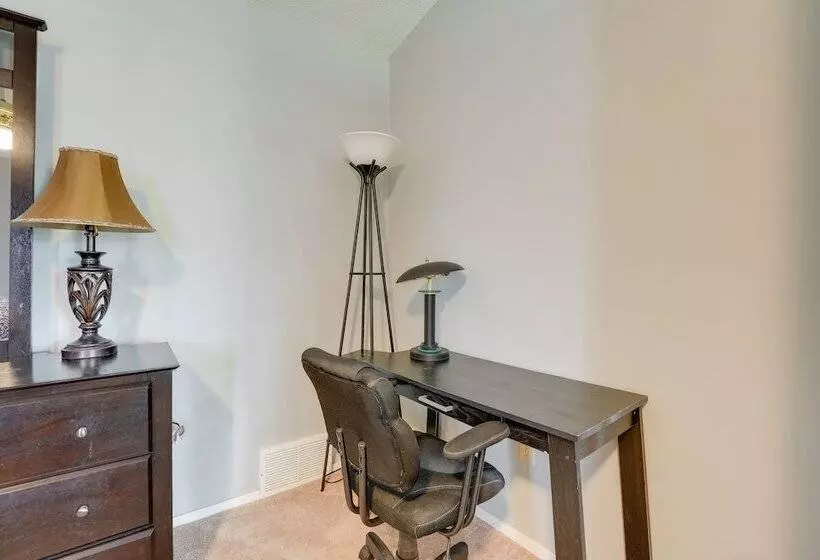 Horn Lake Home W/ Yard: 8 Mi To Graceland!