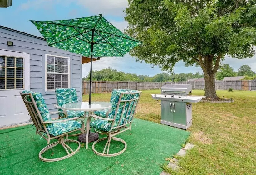 Horn Lake Home W/ Yard: 8 Mi To Graceland!