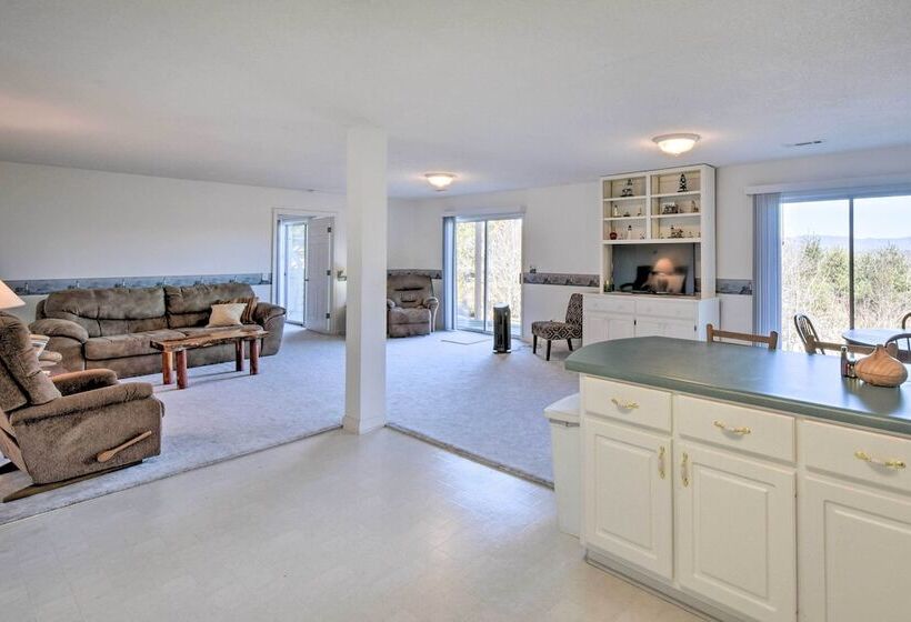 House In Hiawassee ~ 1 Mi From Lake Chatuge!