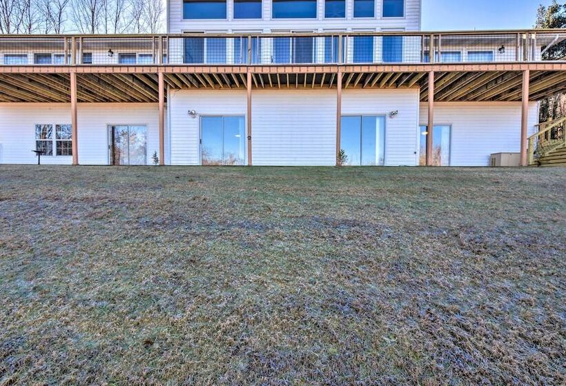 House In Hiawassee ~ 1 Mi From Lake Chatuge!