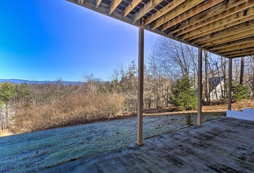 House In Hiawassee ~ 1 Mi From Lake Chatuge!