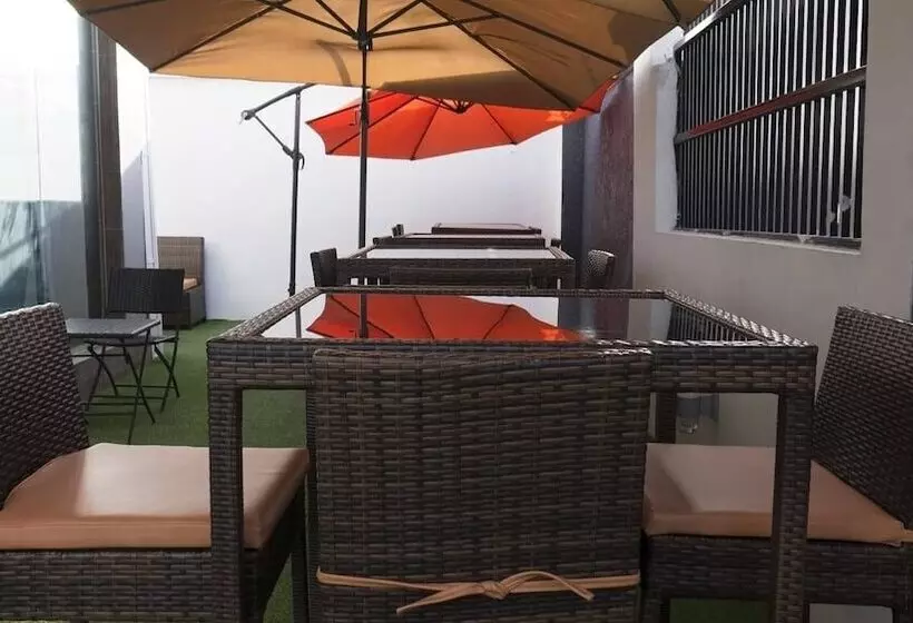 James Court Hotel & Luxury Apartments