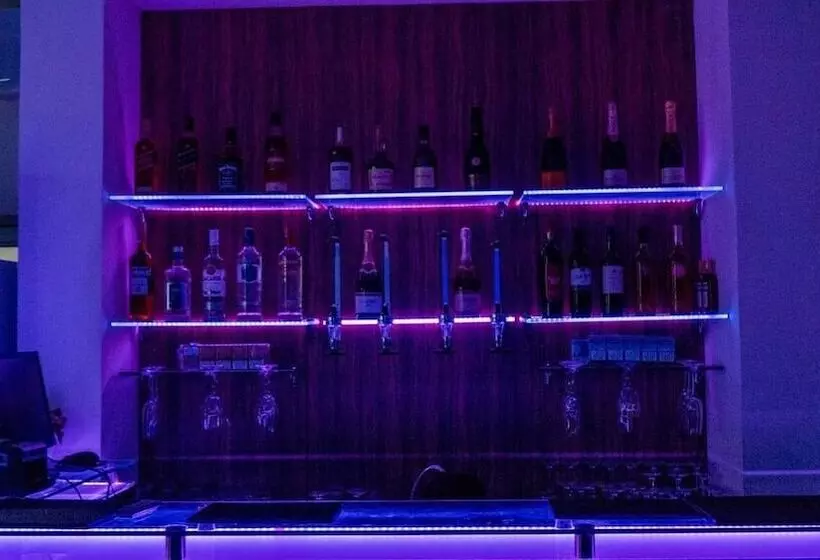 James Court Hotel & Luxury Apartments