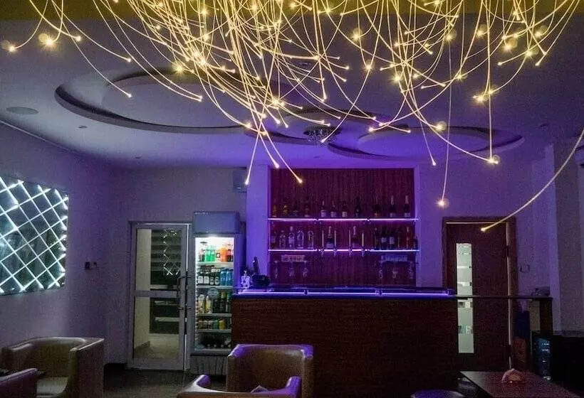 James Court Hotel & Luxury Apartments