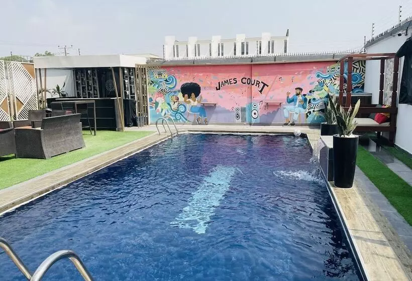 James Court Hotel & Luxury Apartments
