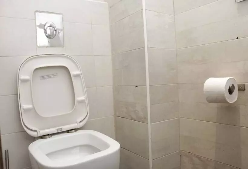 James Court Hotel & Luxury Apartments