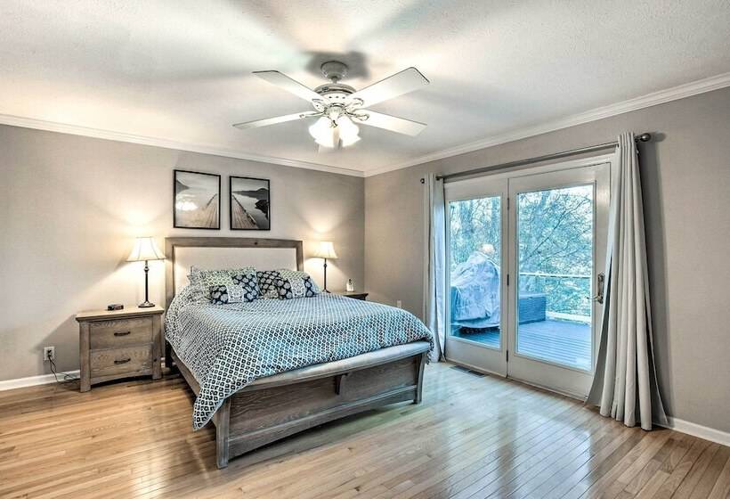 Lake Hartwell Home W/ Private Dock & Hot Tub!