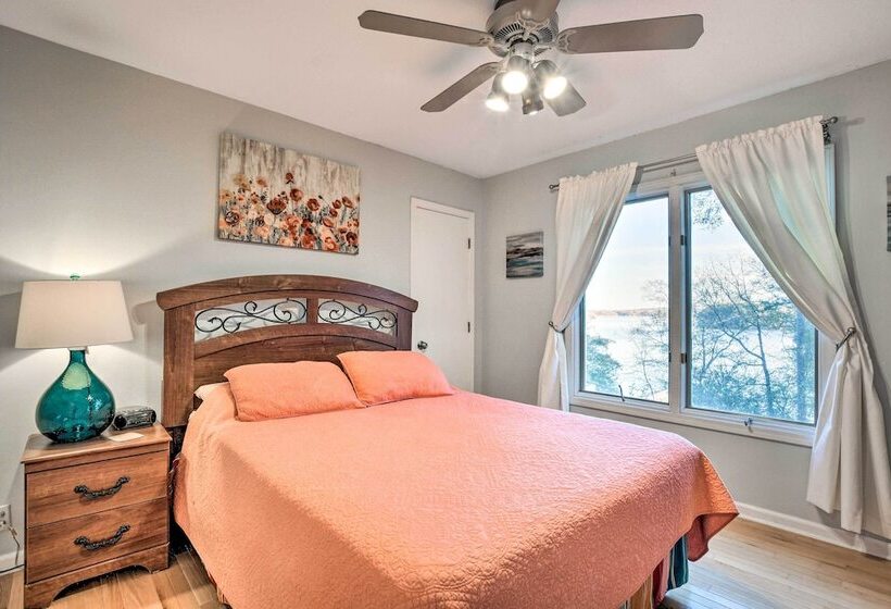 Lake Hartwell Home W/ Private Dock & Hot Tub!