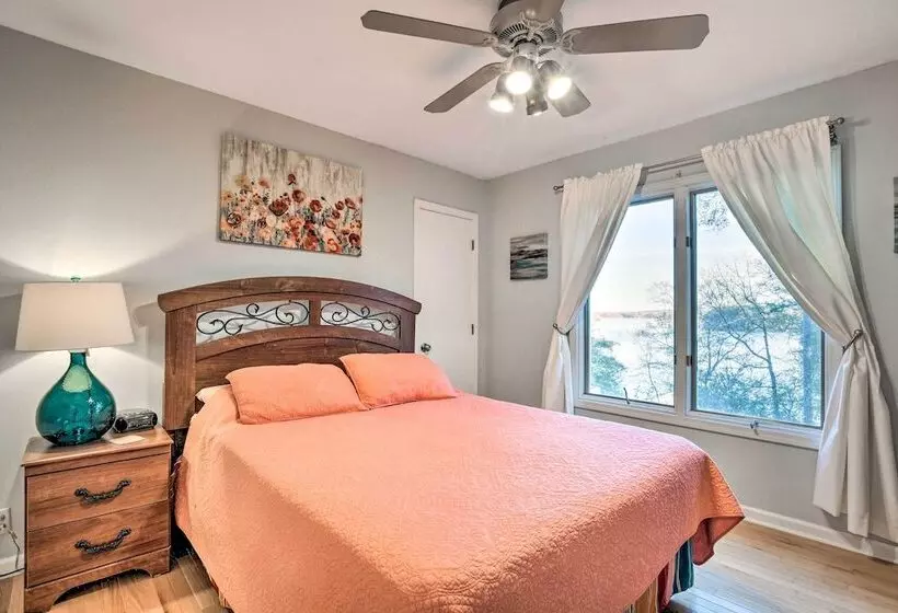 Lake Hartwell Home W/ Private Dock & Hot Tub!