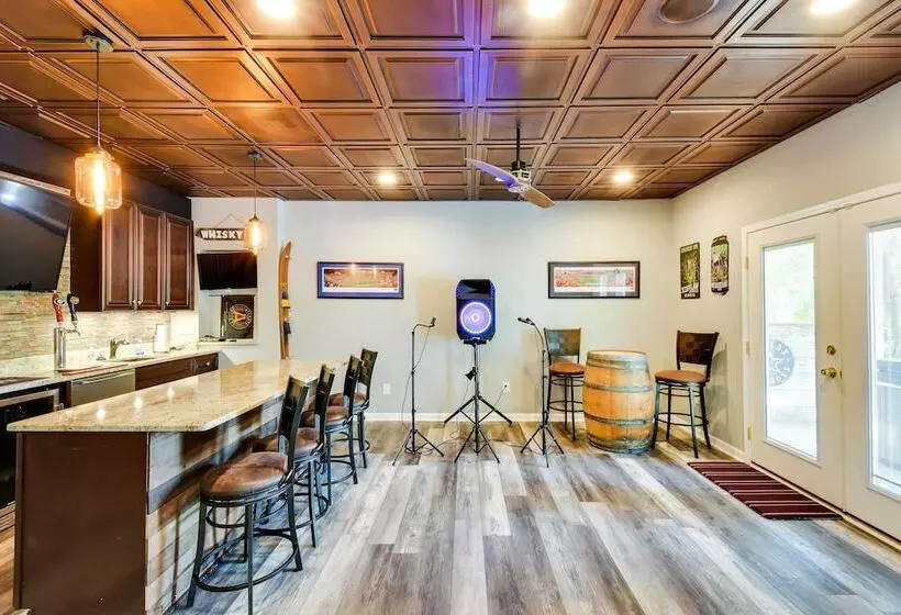 Lake Hartwell Home W/ Private Dock & Hot Tub!